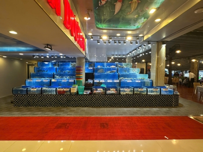 THI CÔNG HỒ HẢI SẢN TẠI NHÀ HÀNG BIỂN DƯƠNG